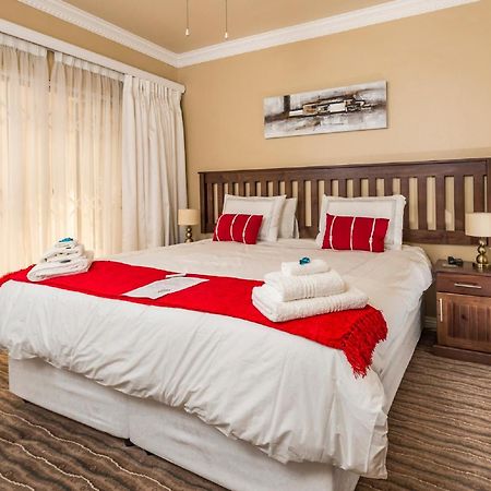 Guesthouse De Tijger Lodge パロー エクステリア 写真