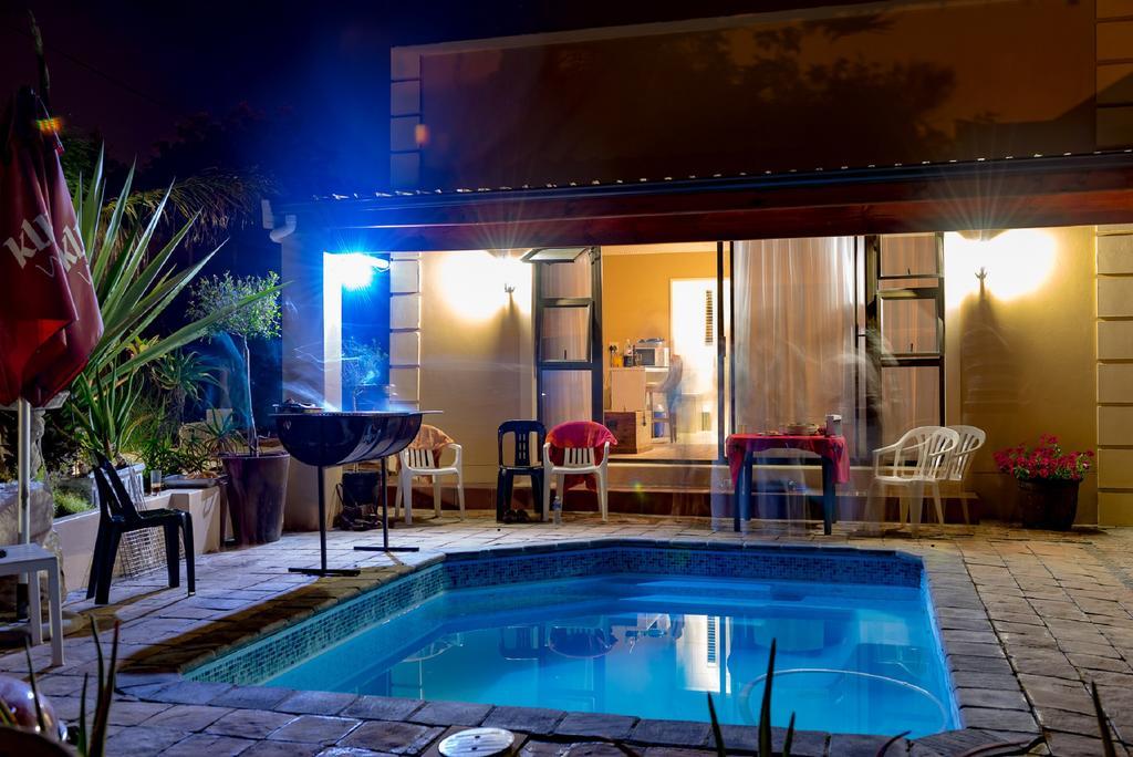 Guesthouse De Tijger Lodge パロー エクステリア 写真