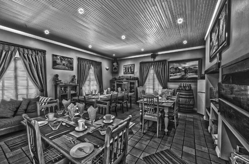 Guesthouse De Tijger Lodge パロー エクステリア 写真