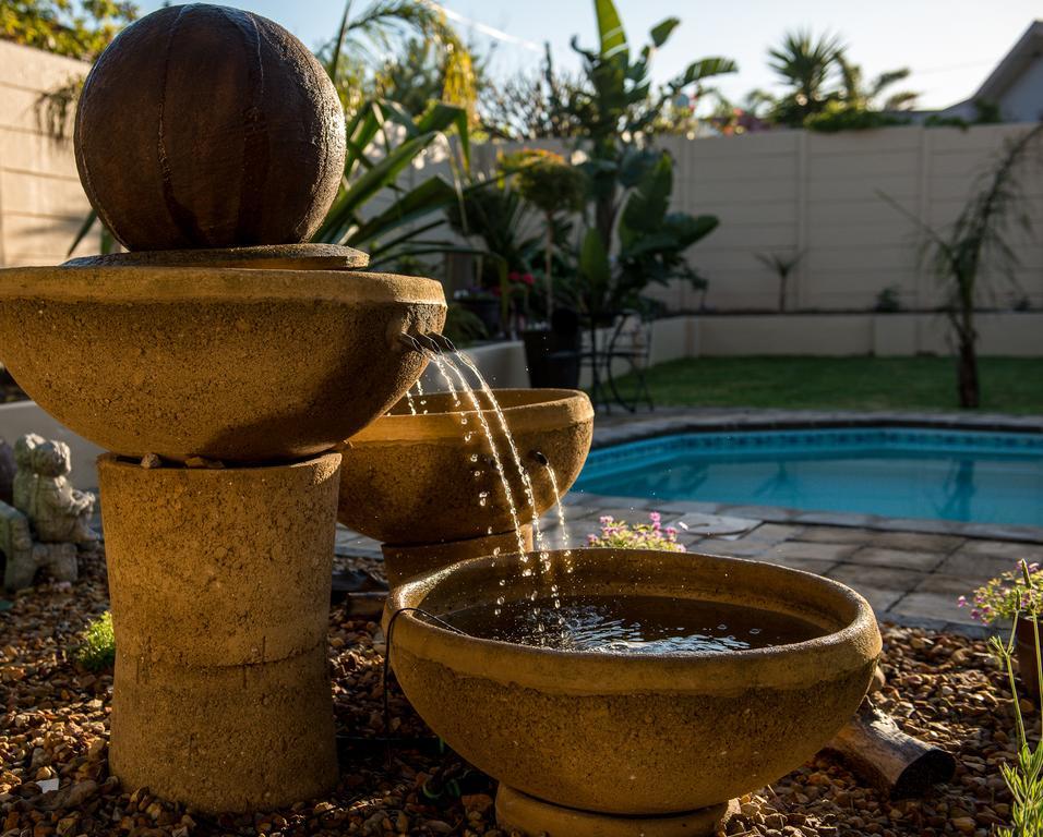 Guesthouse De Tijger Lodge パロー エクステリア 写真