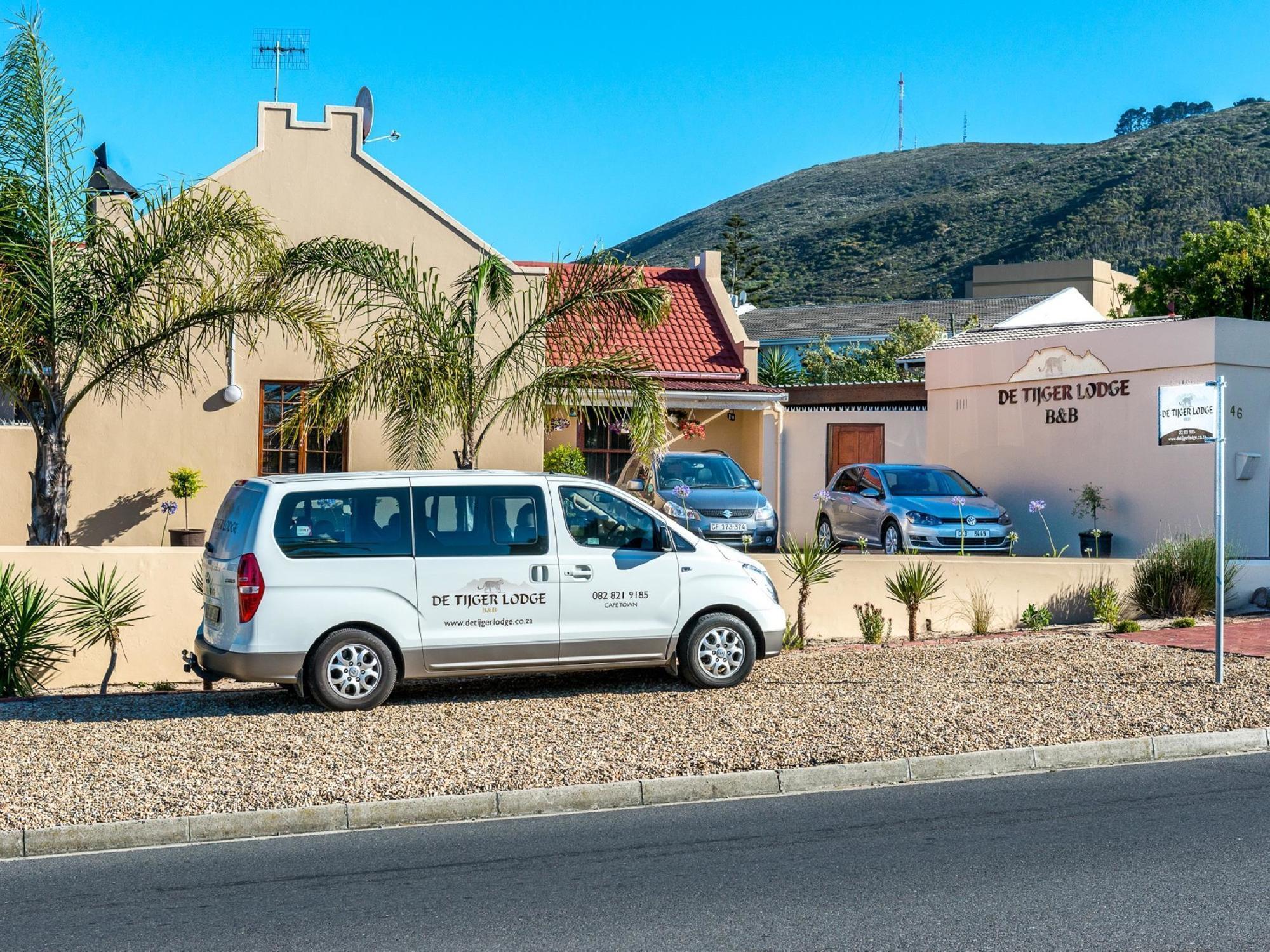 Guesthouse De Tijger Lodge パロー エクステリア 写真