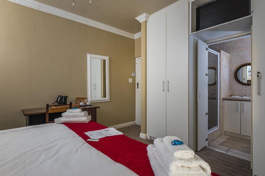 Guesthouse De Tijger Lodge パロー エクステリア 写真
